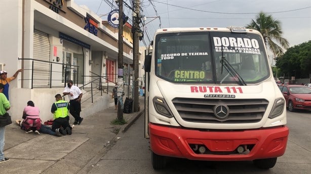 Camión urbano atropella a hombre en avenida de Veracruz | VIDEO