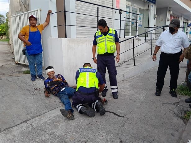 Camión urbano atropella a hombre en avenida de Veracruz | VIDEO