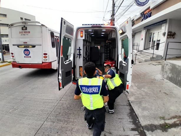 Camión urbano atropella a hombre en avenida de Veracruz | VIDEO