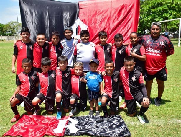 Alzan título diversos campeones en liga juvenil