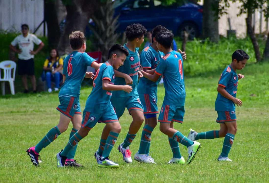 Alzan título diversos campeones en liga juvenil