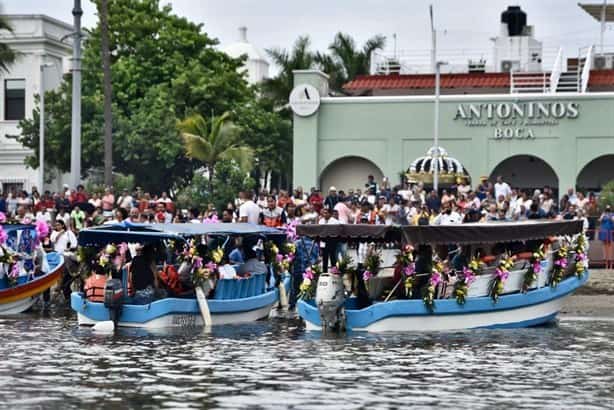 Boca del Río celebra a Santa Ana con paseo por el río y ofrenda floral