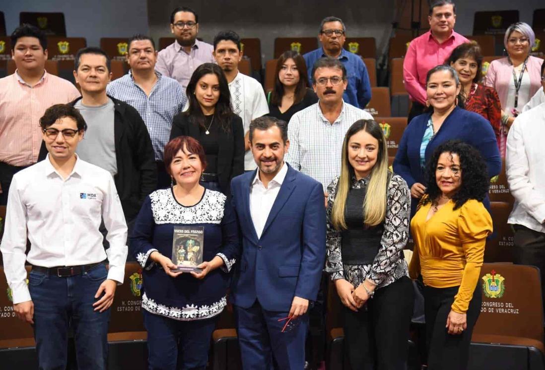 Presentan en el Congreso de Veracruz el libro “Voces del pasado”