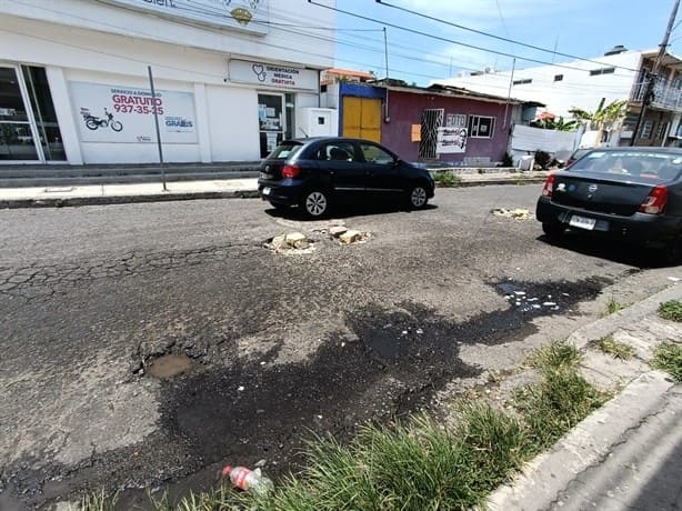 Se quejan vecinos por baches en la colonia Rigo, en Boca del Río