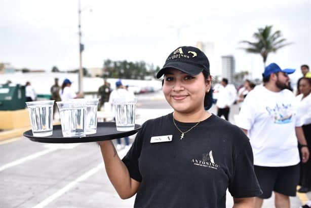 Carrera de Meseros, el evento favorito en las Fiestas de Boca del Río