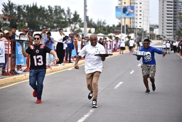 Carrera de Meseros, el evento favorito en las Fiestas de Boca del Río