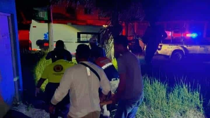 Apuñalan a hombre en playa de Antón Lizardo; tras riña lo dejan abandonado