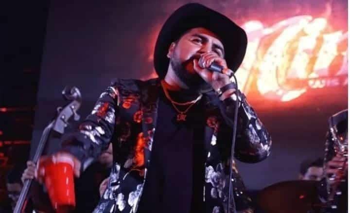 “El Mimoso” es reconocido por los veracruzanos y les canta previo a su presentación en Fiestas de Santa Ana | VIDEO