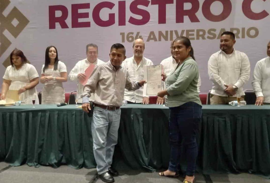 Abate Veracruz rezago en Registro Civil