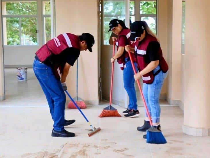 Se preparan para próximo ciclo escolar; dan mantenimiento a U.V de Agua Dulce l VIDEO