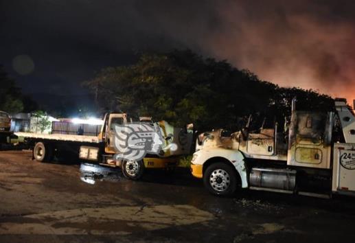 Se incendia corralón de la empresa Grumex en Camerino Z Mendoza
