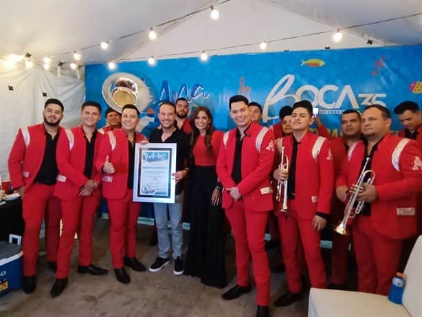 La Arrolladora Banda El Limón se lució en las Fiestas de Santa Ana 2023, en Boca del Río