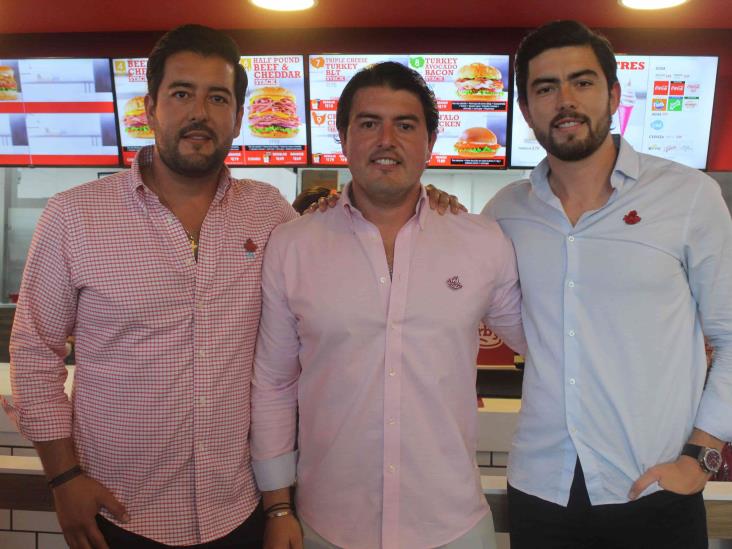 Invitados la pasan de lo mejor en el nuevo Arbys Veracruz