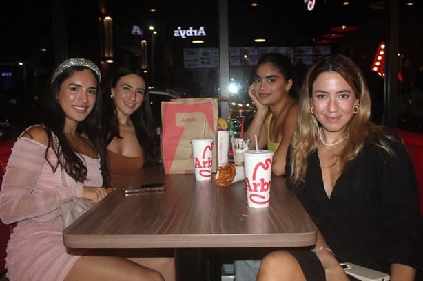 Invitados la pasan de lo mejor en el nuevo Arbys Veracruz