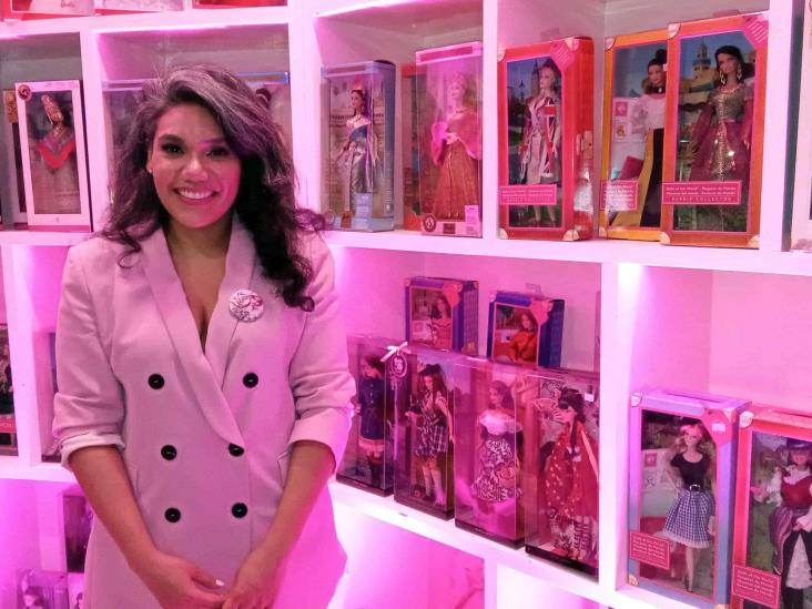 Paty Covarrubias, exreina del Carnaval de Veracruz 2010 expone su colección personal de Barbie