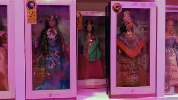 Paty Covarrubias, exreina del Carnaval de Veracruz 2010 expone su colección personal de Barbie