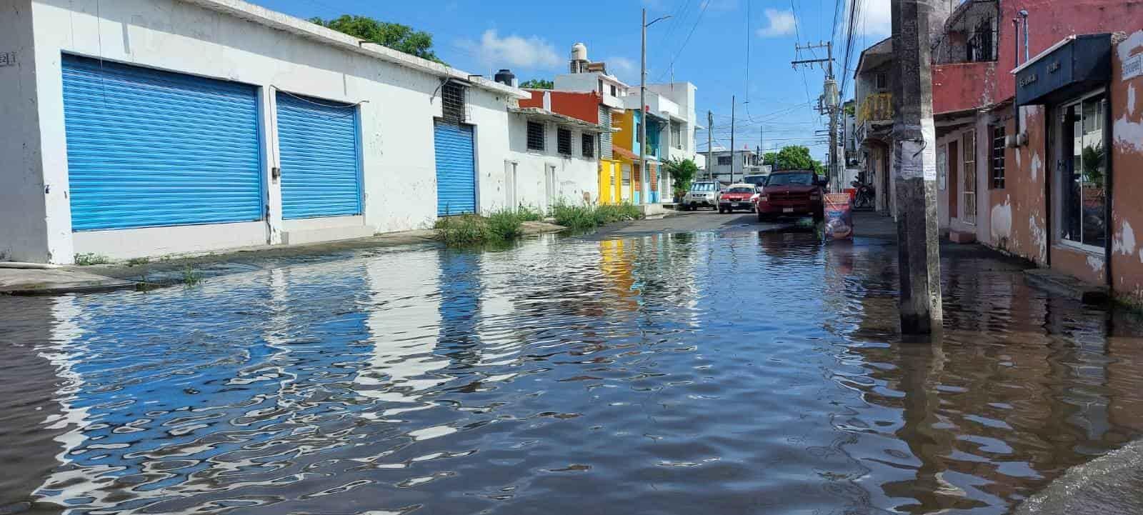 Lluvias dejan encharcamientos severos en colonias de Boca del Río