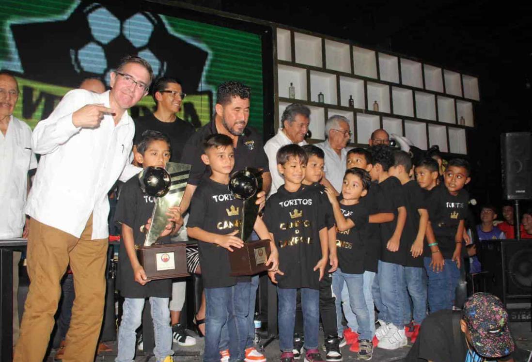 Premian a los campeones de Liga formativa Pirata