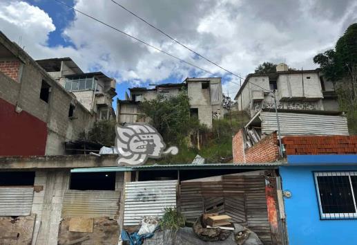 ¡Viven con miedo! Vecinos de la colonia Antorchista, en Xalapa, temen derrumbe