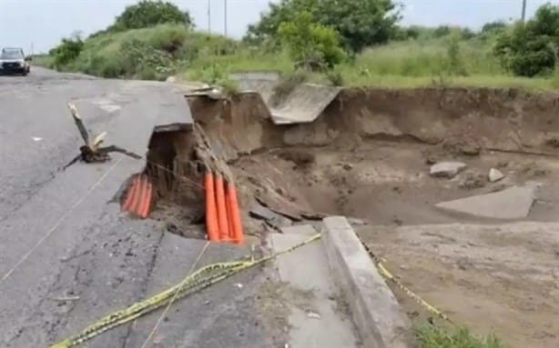 Aumenta dimensión de socavón formado por las lluvias en fraccionamiento de Veracruz