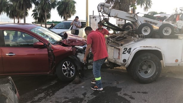 Automóvil se impacta contra tren en Lagos de Puente Moreno, en Veracruz | VIDEO