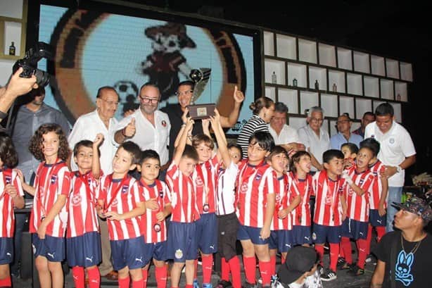 Premian a los campeones de Liga formativa Pirata