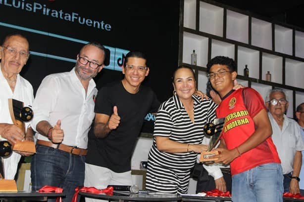 Premian a los campeones de Liga formativa Pirata