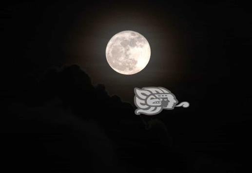 ¿La viste? Superluna maravilla a habitantes de Xalapa