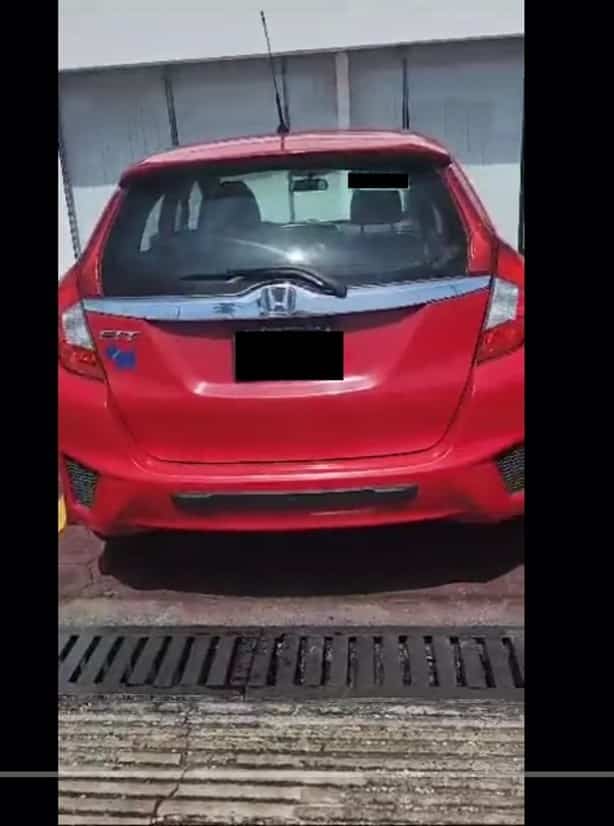 Exhiben a Tránsito de Veracruz por querer multar a conductor en un estacionamiento | VIDEO