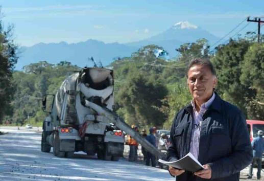Cuitláhuac asigna a empresa consentida de Yunes construcción del libramiento de Coatepec