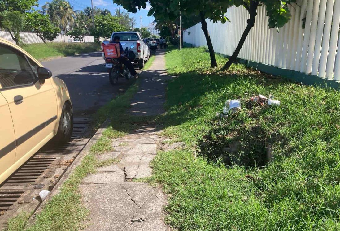 Peligro por enorme hoyo en zona UV de Boca del Río