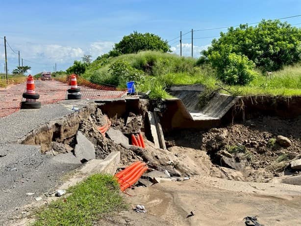 Lluvias agrandan socavón que pone en peligro a conductores y habitantes en el Oasis