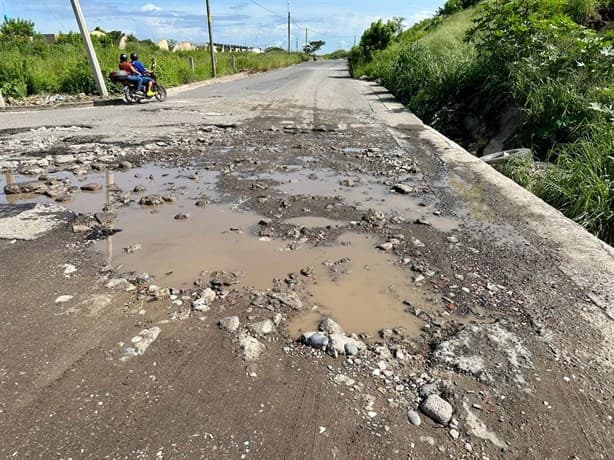 Lluvias agrandan socavón que pone en peligro a conductores y habitantes en el Oasis