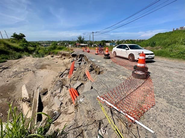 Lluvias agrandan socavón que pone en peligro a conductores y habitantes en el Oasis