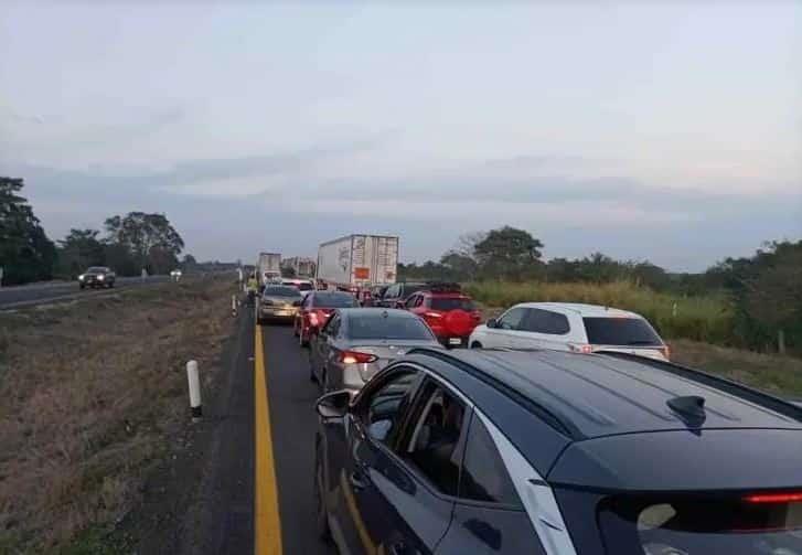 Carril paralelo, proponen para evitar largas filas en caseta Córdoba-Veracruz