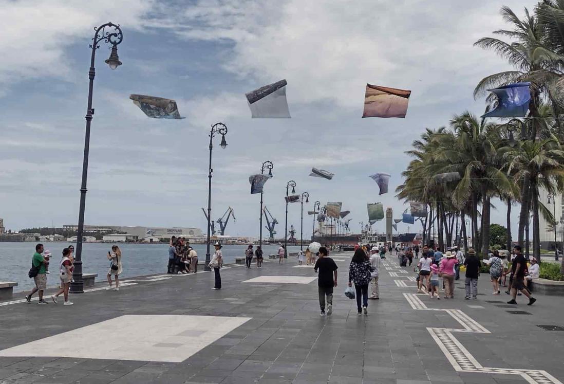 Muestra fotográfica aérea en la Macroplaza del Malecón de Veracruz