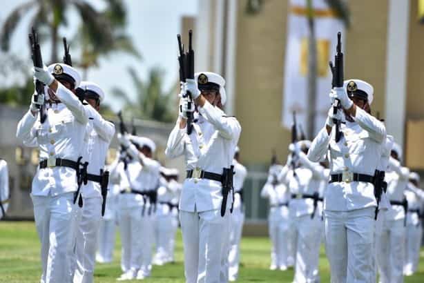 Se gradúan 162 cadetes de la Heroica Escuela Naval Militar, en Antón Lizardo