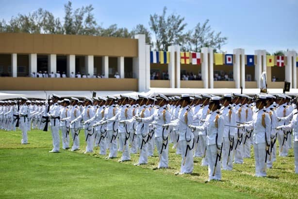 Se gradúan 162 cadetes de la Heroica Escuela Naval Militar, en Antón Lizardo