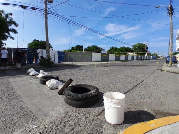 Bloquean avenida en Veracruz por cortes de luz; demandan atención de CFE | VIDEO