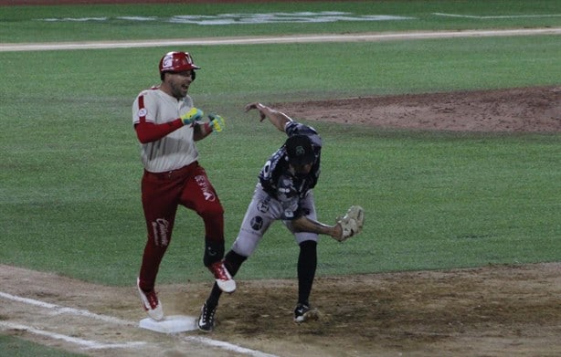 Aguilar da triunfo a Veracruz en extra innings