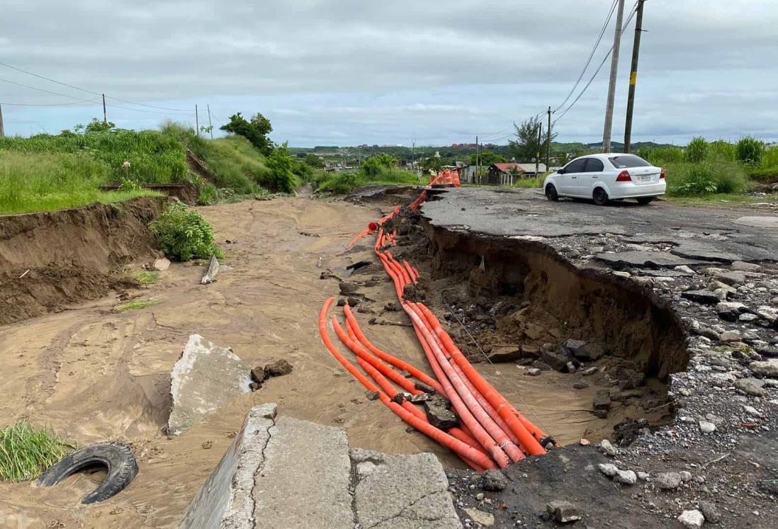 Tromba agravó el tamaño del socavón en fraccionamiento Oasis, en Veracruz