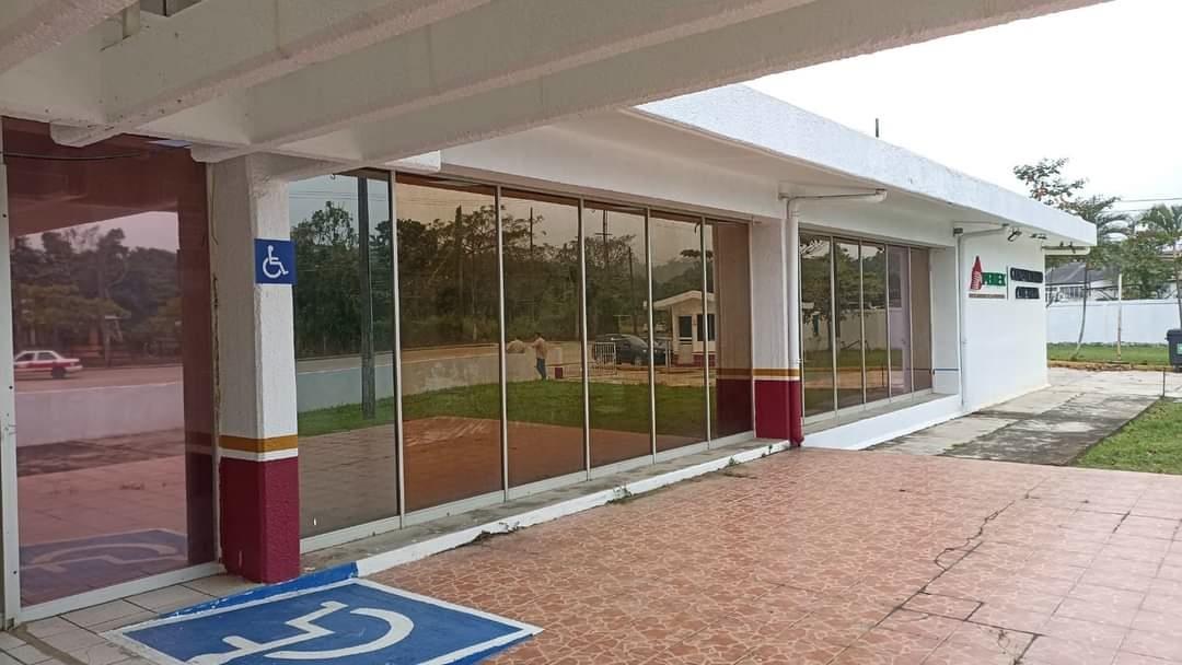 Traslados en ambulancia, un riesgo para pacientes: denuncian en clínica de Pemex | VIDEO