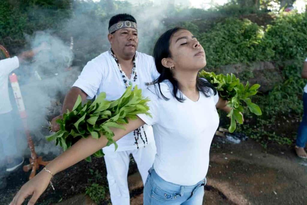 Brujos y chamanes pagarán impuestos al SAT; clientes pueden pedir factura