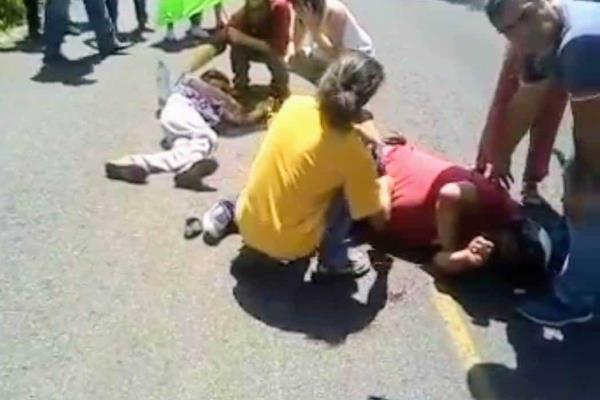 Vecinos de Coatepec se accidentan en la Tuzamapan- Jalcomulco