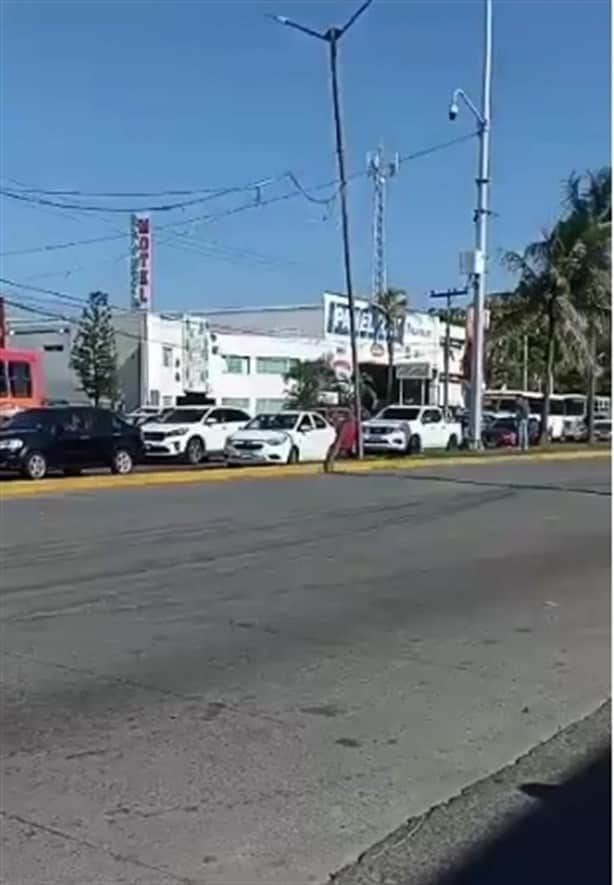 10 horas de caos vial en Veracruz: sigue cierre en Salvador Díaz Mirón por manifestantes | VIDEO