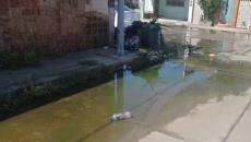 Piden atender fuga de aguas negras en la colonia Las Américas | VIDEO