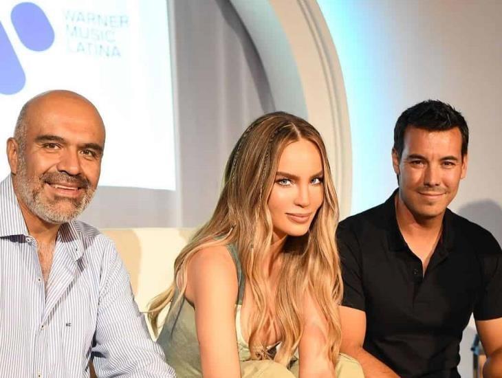 Belinda presenta a su “nueva familia”: firma con Warner Music Latina