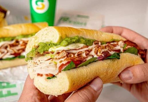 ¿Cambiarías tu nombre por comer gratis? La escandalosa promoción de Subway