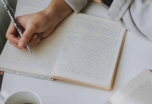 ¿Odias las manchas en las hojas de tus libretas? Profeco te dice cuáles no comprar