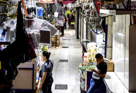 En Xalapa,buscan mejorar iluminación en mercados